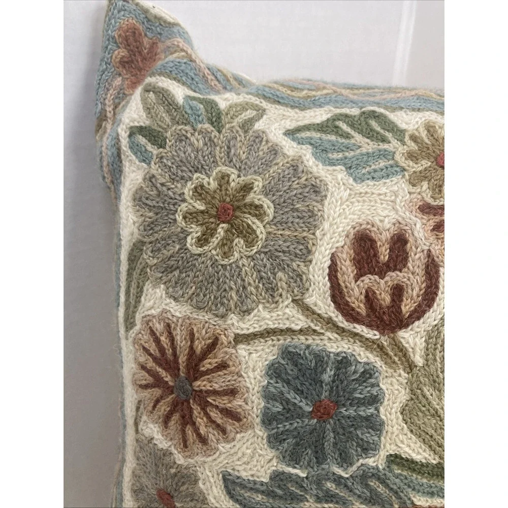 Vintage Floral Designed Crewel‎ Needlepoint Tapestry Stitched Throw Pillow 16